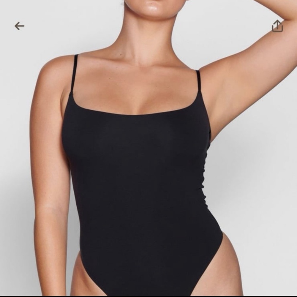 NWT SKIMS FITS EVERYBODY CAMI THONG BODYSUIT M Onyx